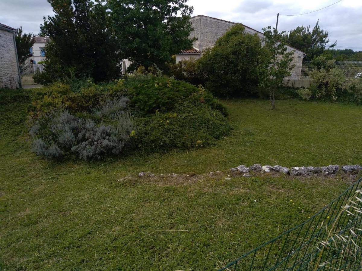 Gîte climatisé *** Le Pigeonnier Pons Exterior foto