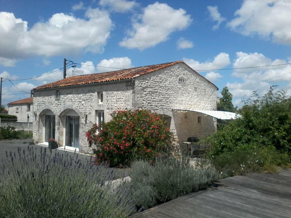 Gîte climatisé *** Le Pigeonnier Pons Exterior foto